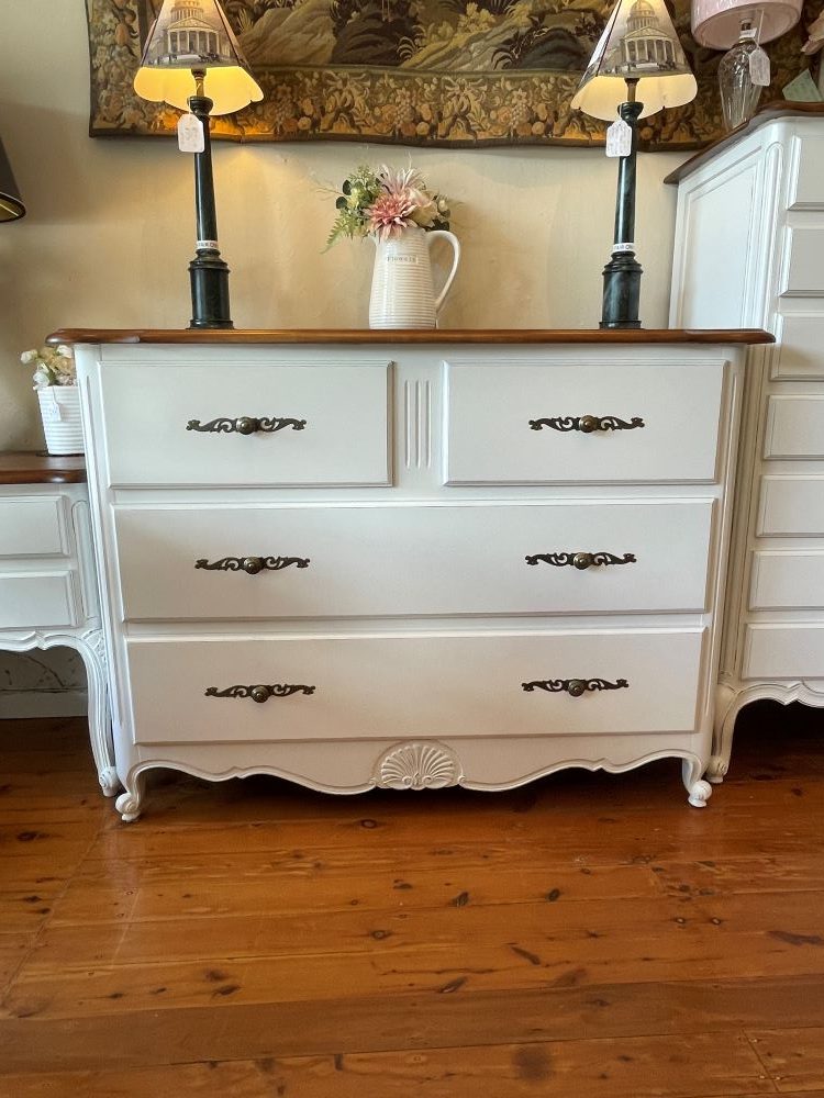 French-Accent-French-provincial-Louis-XV-style-chest-of-4-drawers-white-front