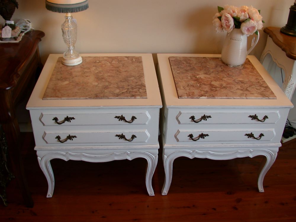 pair-of-french-louis-xv-style-1drawer-sidetable-marble-top-white1-02