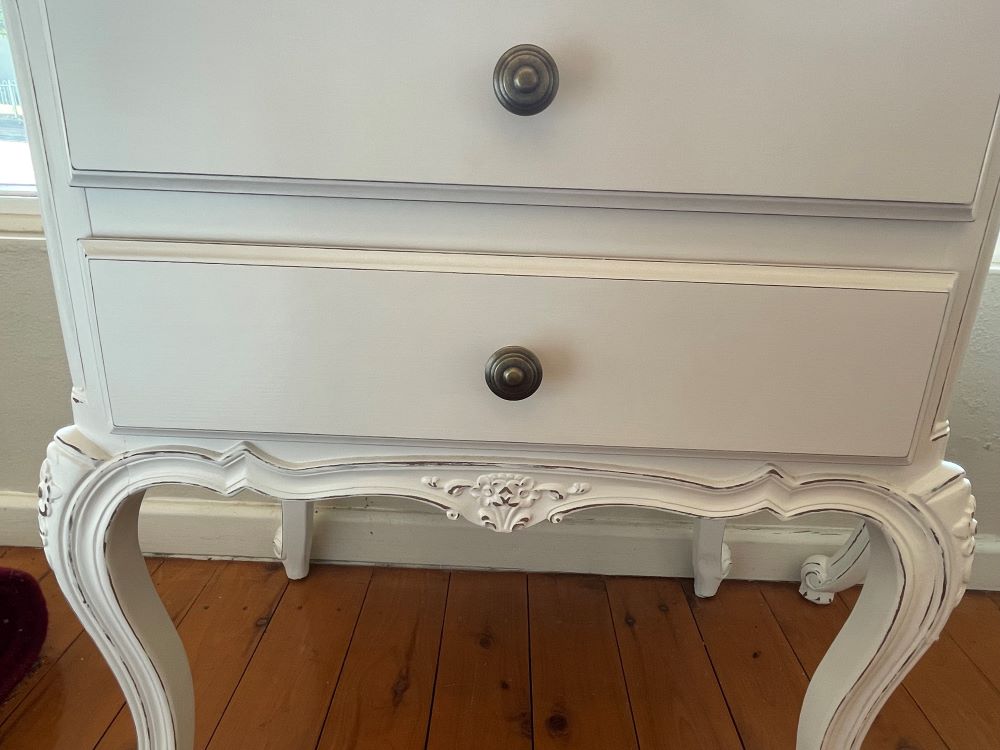 french-provincial-louis-xv-style-2drawer-bedside-white-detail