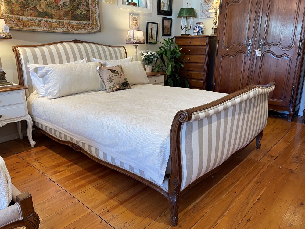 french-provincial-louis-xv-style-queen-size-sleigh-bed-walnut-stripe2-2