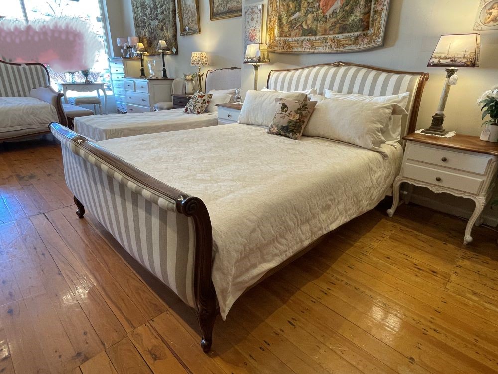 french-provincial-louis-xv-style-queen-size-sleigh-bed-walnut-stripe2-3