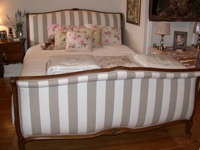 french-provincial-louis-xv-style-sleigh-bed-walnut-stripe-detail5